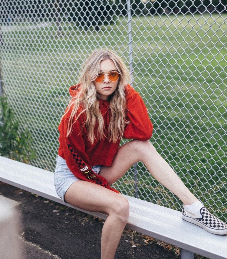 Taylor Hickson Canadian Singer