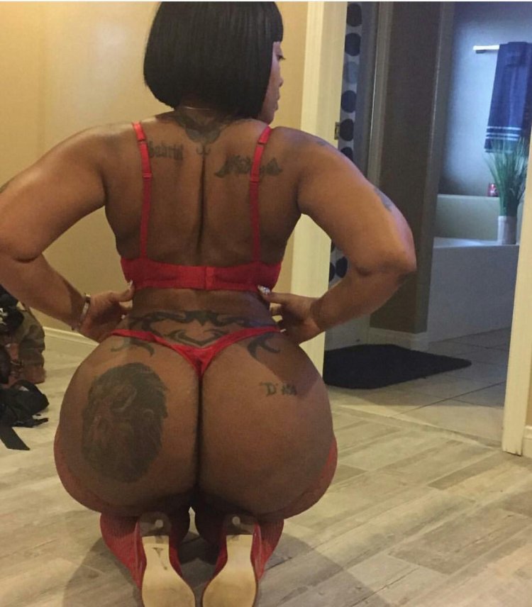 Cherokee D Ass Kiy between the