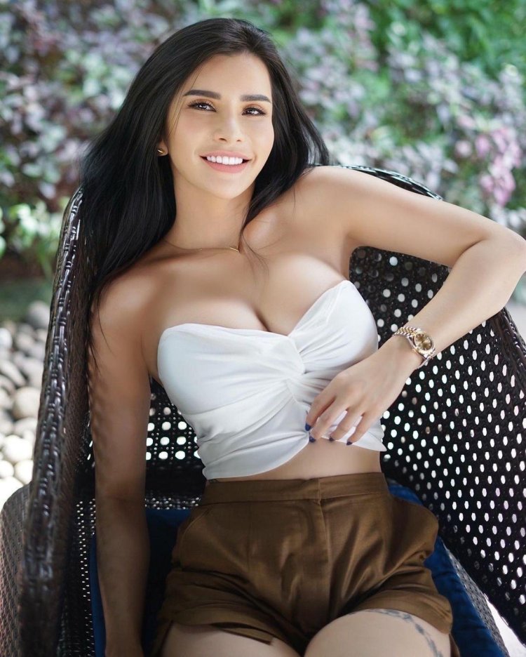 Beautiful Indonesian girls