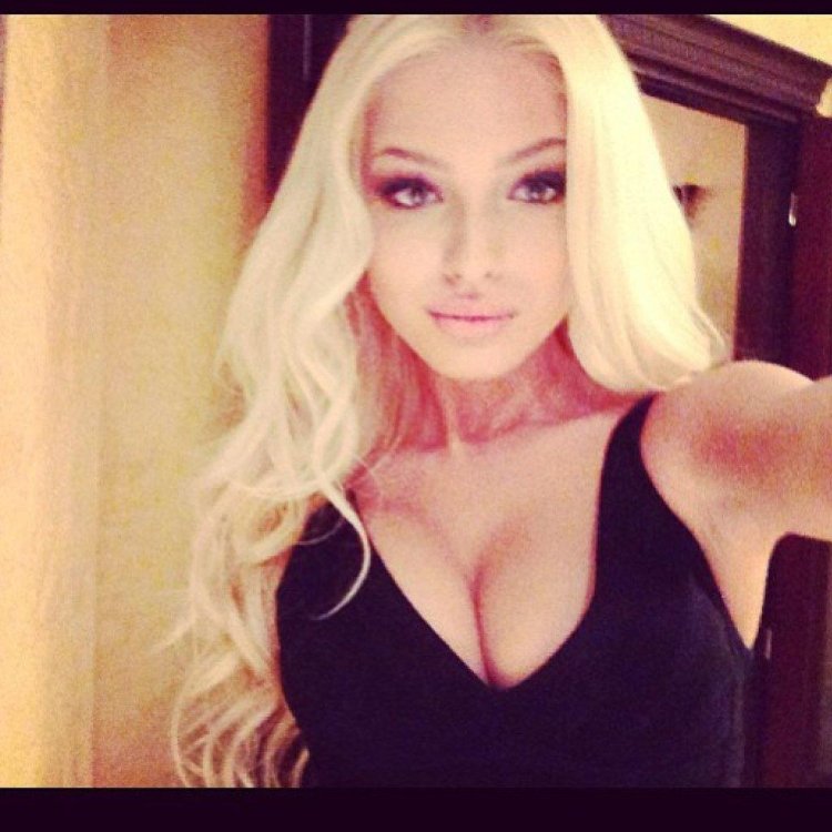 Alena Shishkova Selfie