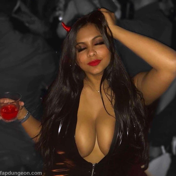 The largest naked boobs