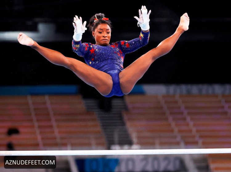 Simone biles feet