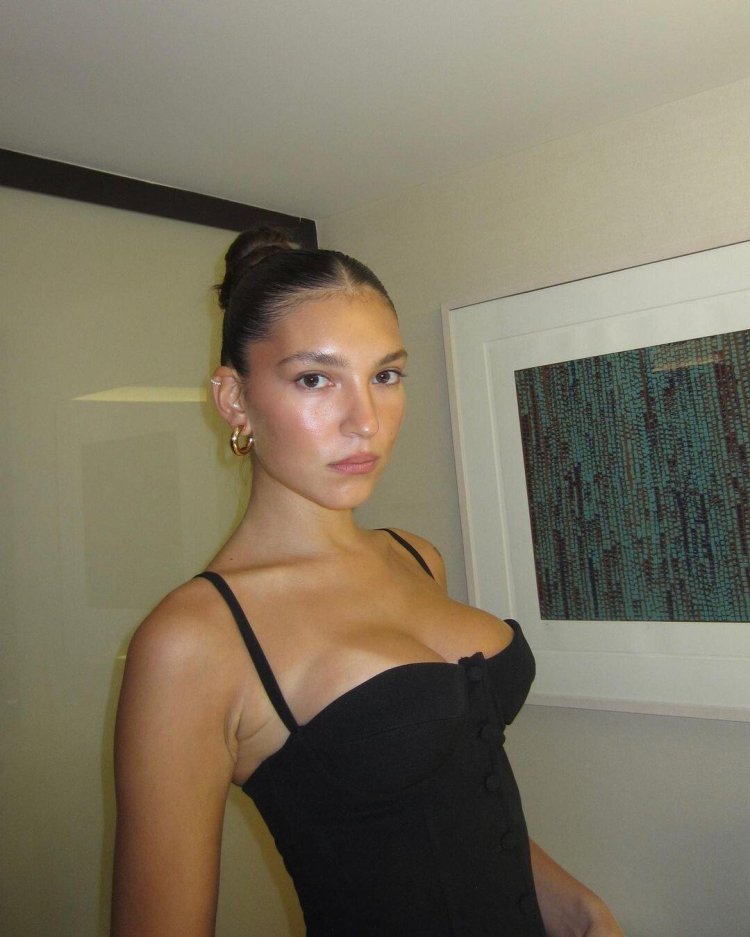 Mia ortiz model breast