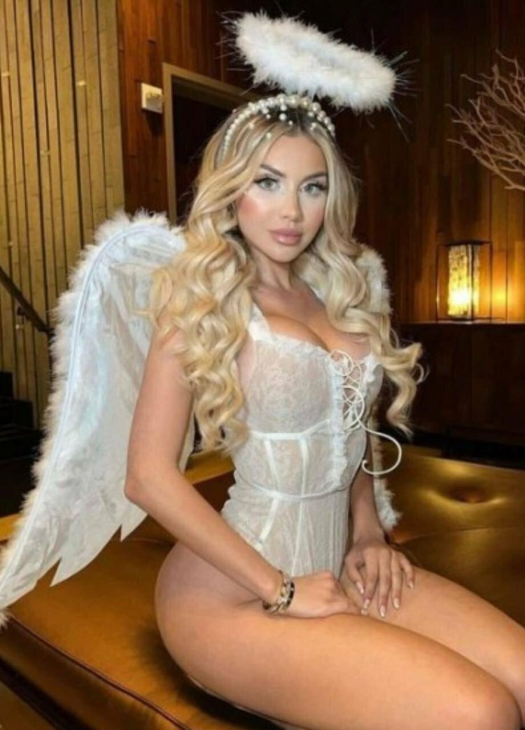 Alexa dellanos selfie