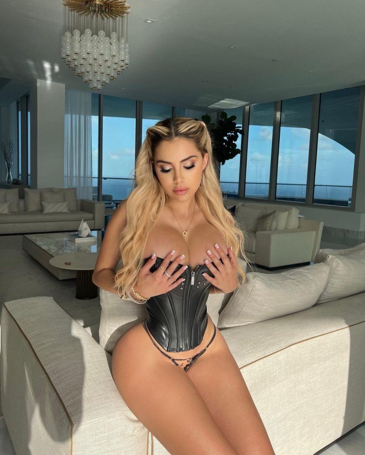 Alexa Derevnos Breast Naked