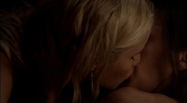 Actress Olivia Holt nude