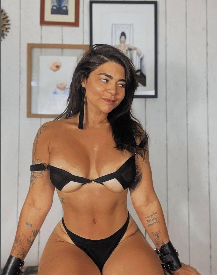 Fran undurrag Model Naked