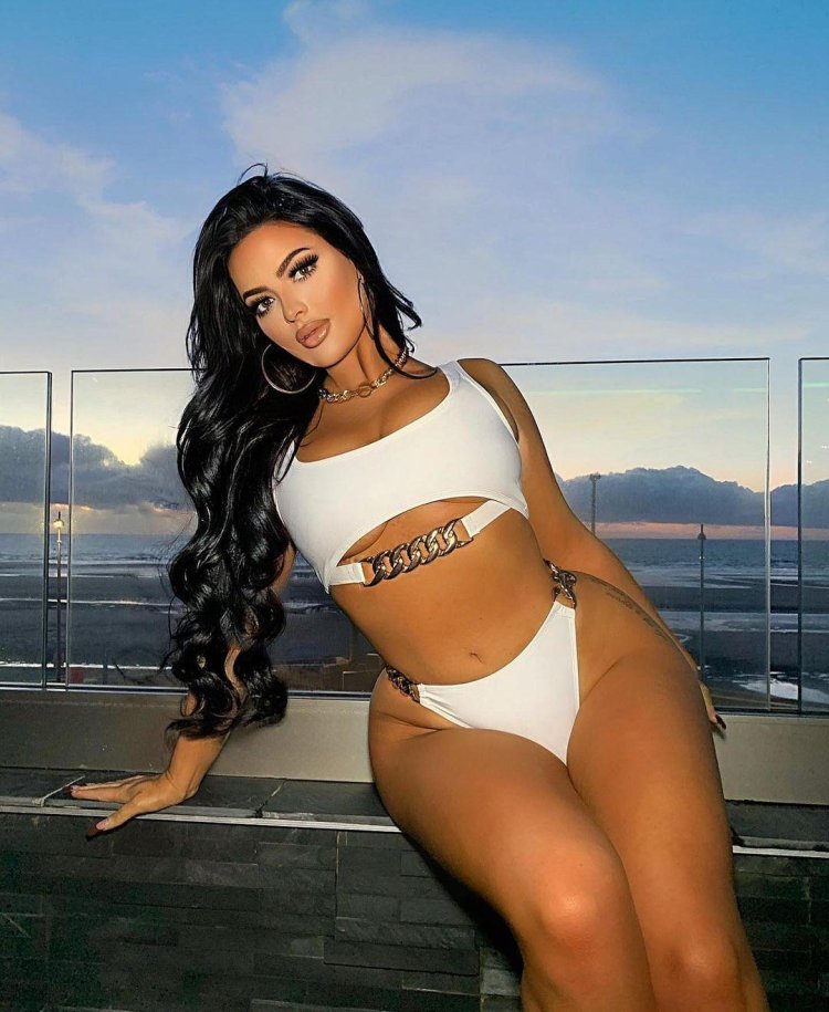 Stephanie Simonds Model