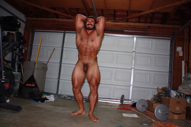 Roberts Bodybuilder NAKED Nude