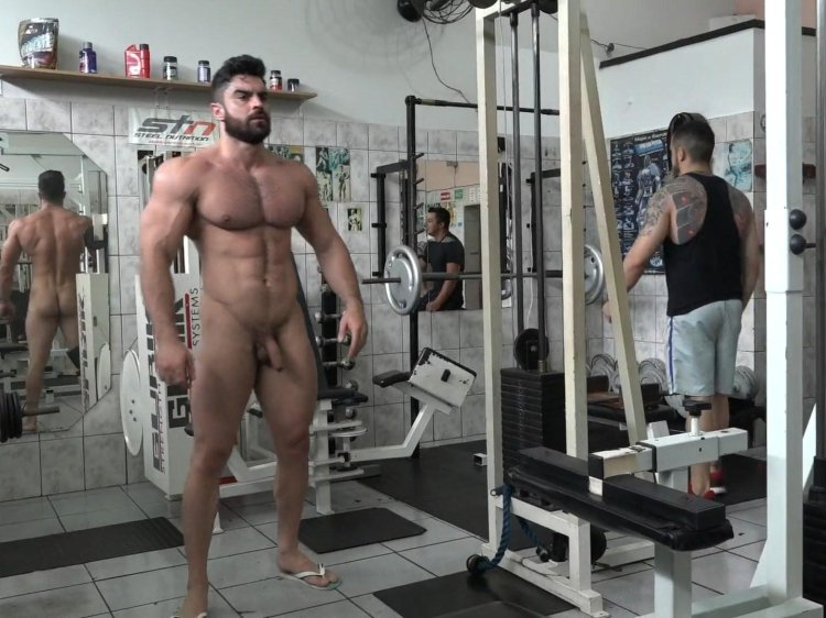 Men Bodybuilding Workout public Gym naked xxx