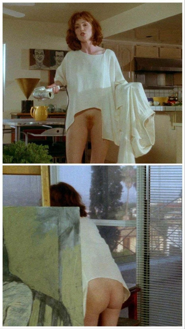 Julianna Moore without panties