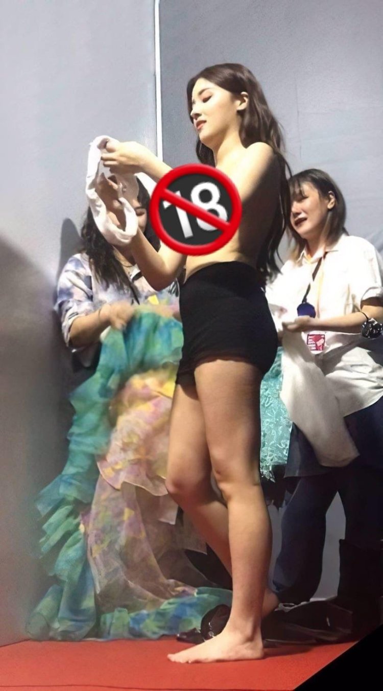 Nancy MOMOLAND leaked