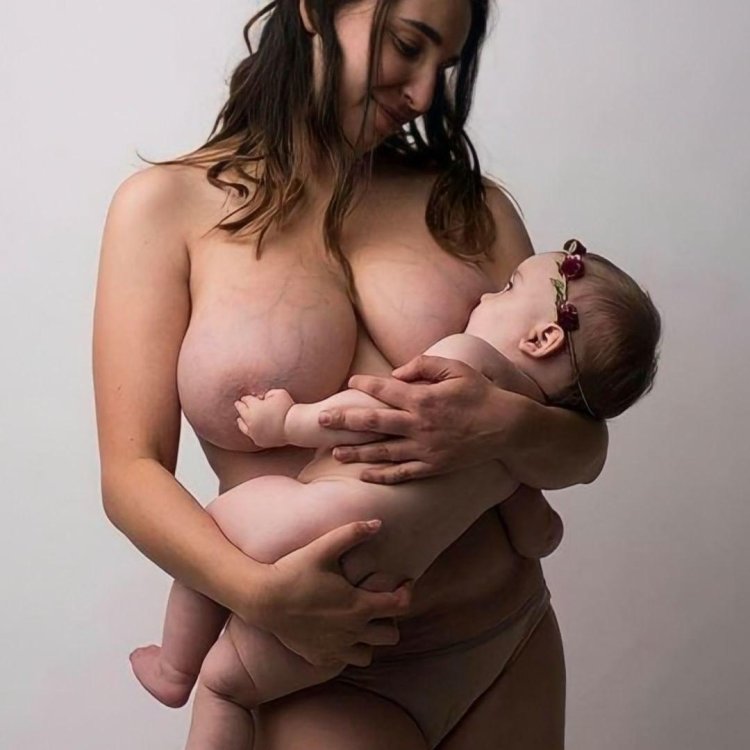 Breastfeeding nude