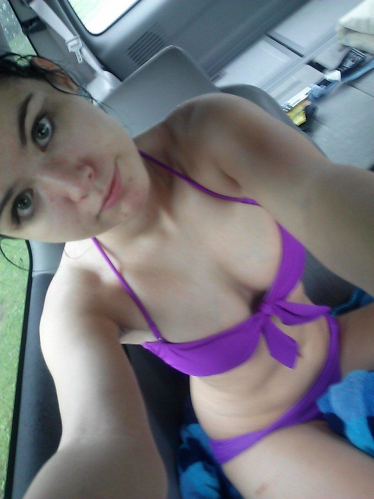 Caroline nicole mosley selfie