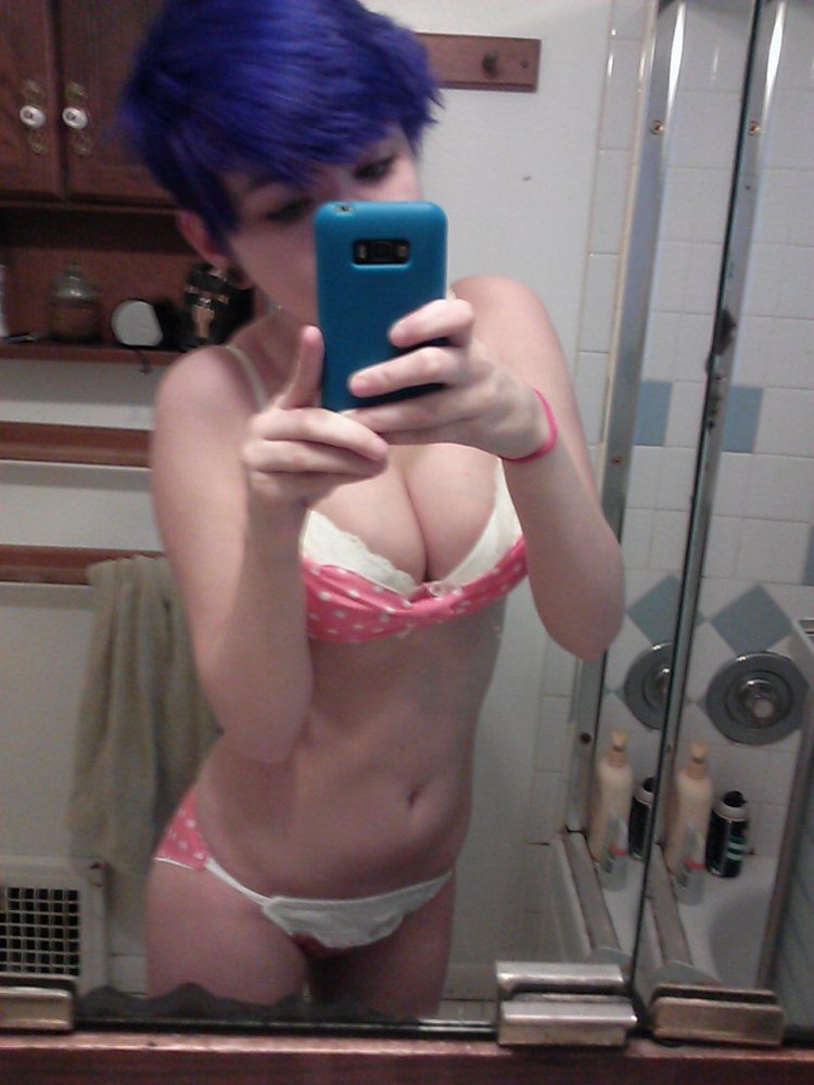 Caroline Nicole Mosley Selfi