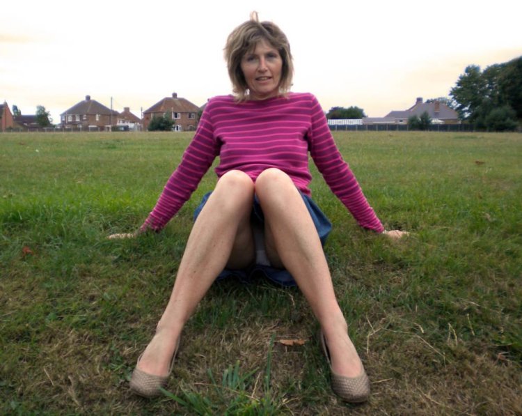 Lady Upskirt Hairy Amateur