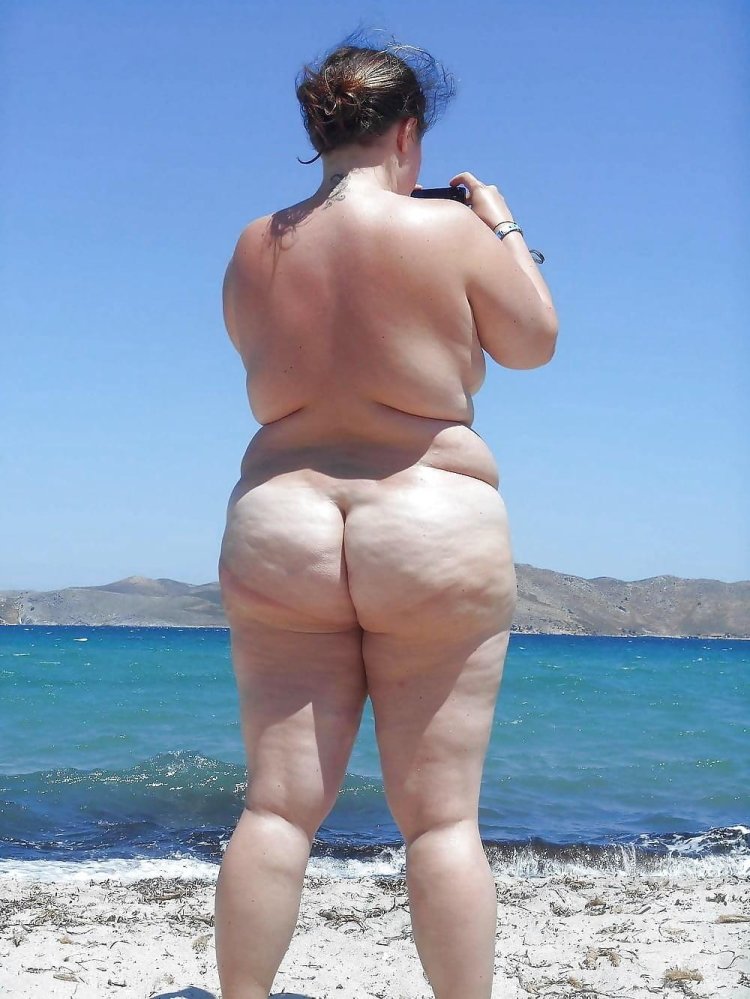 Penettleable naked on the beach