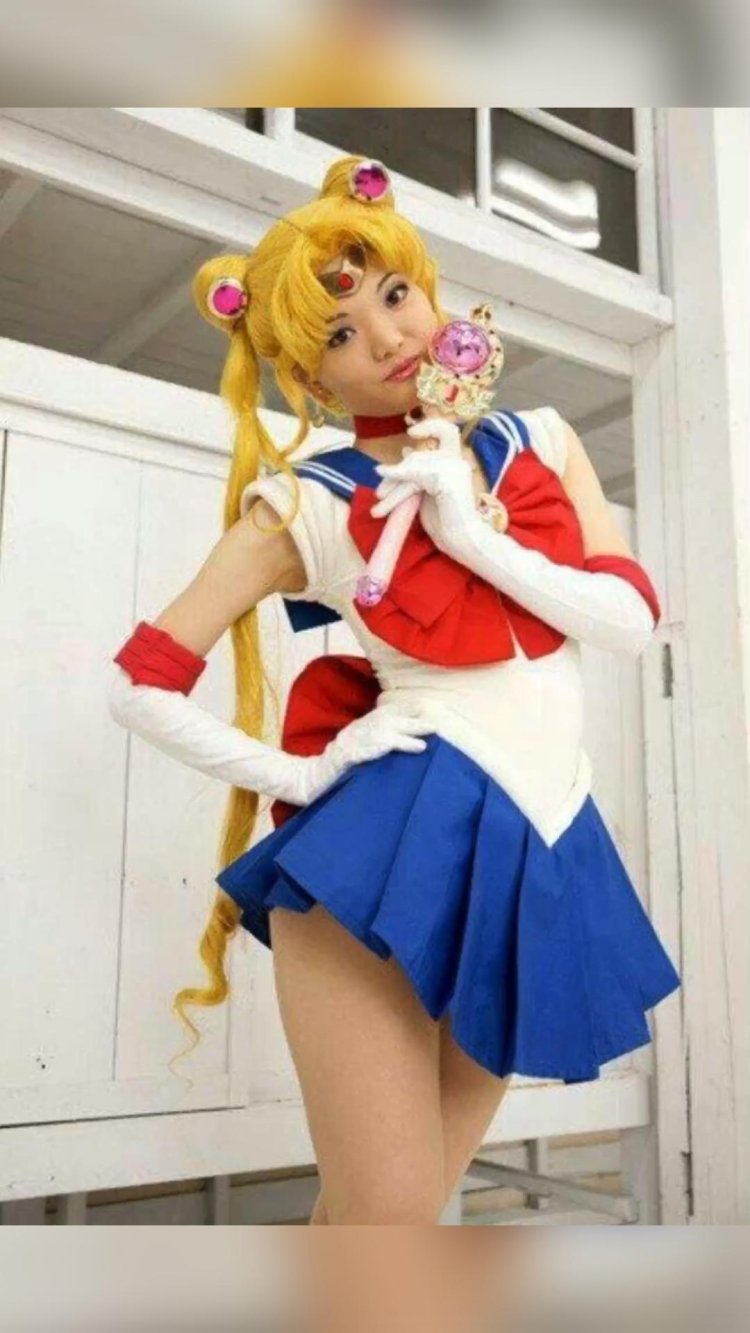 Cosplayer Sailor Cost