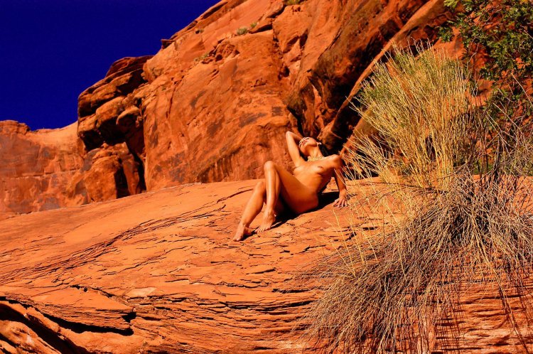 Thirst Desert naked