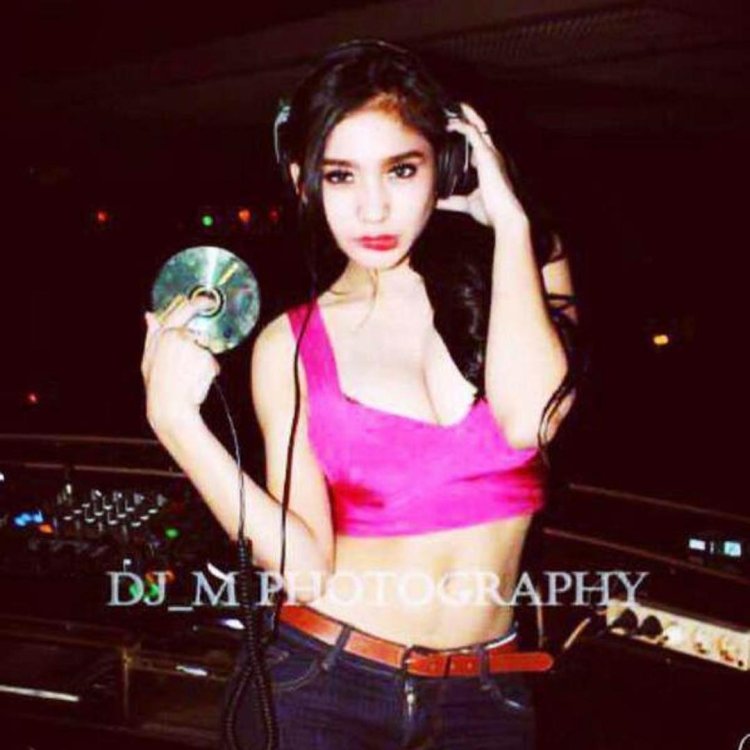 DJ Bibie Julius hot 12