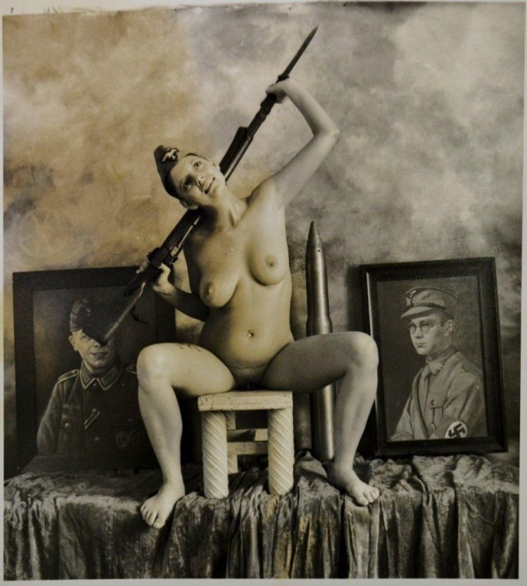 Naked women the Second World War