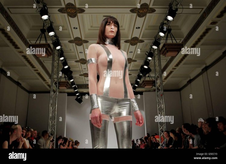 Pam Hogg show mod photo naked