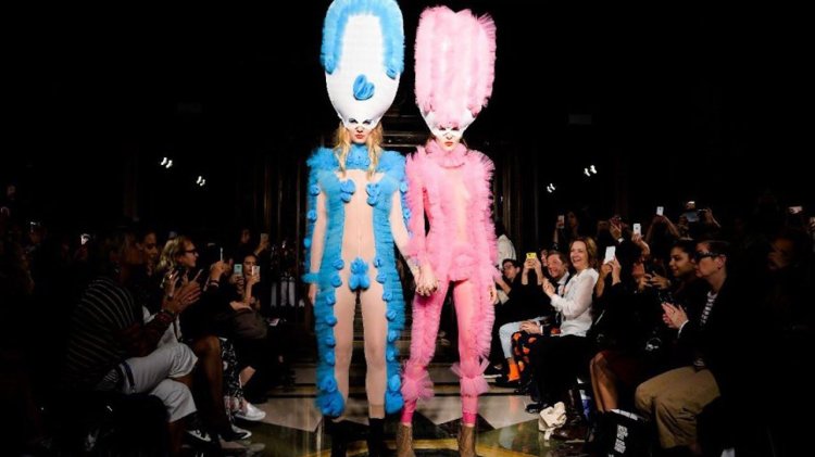 Walk walk Fashion Baby Lady Gaga