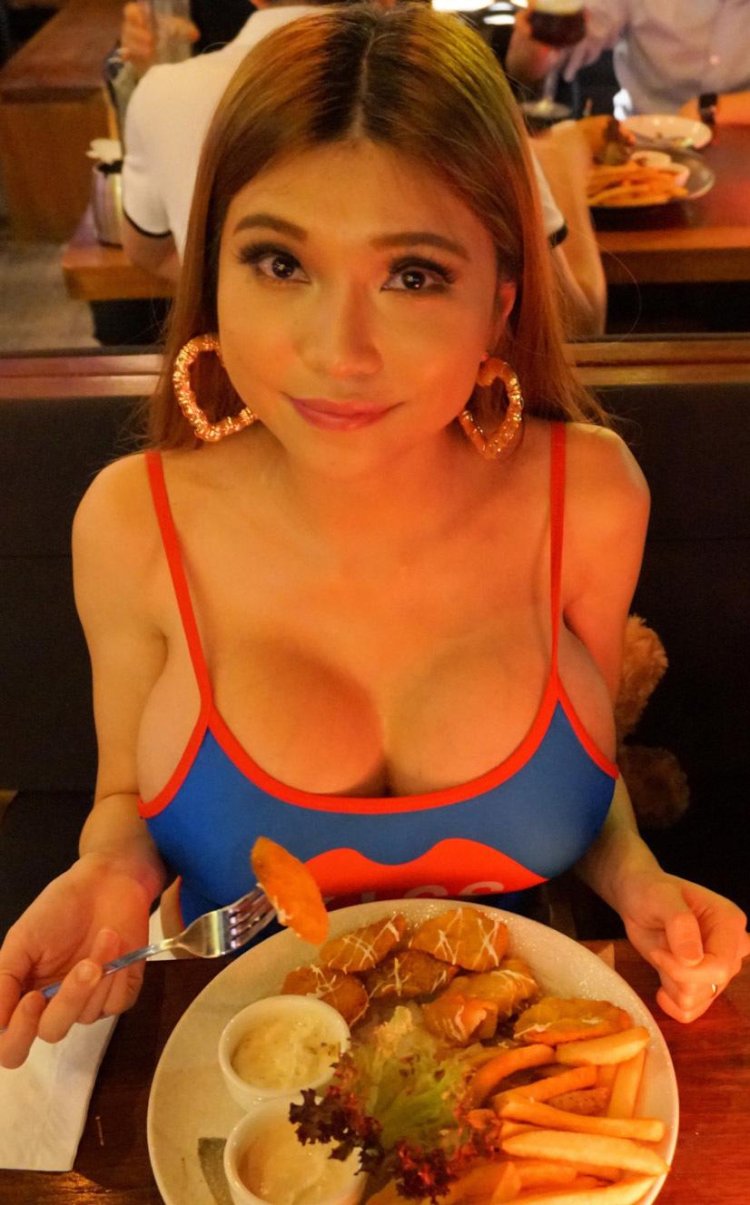 Naomi wu chest