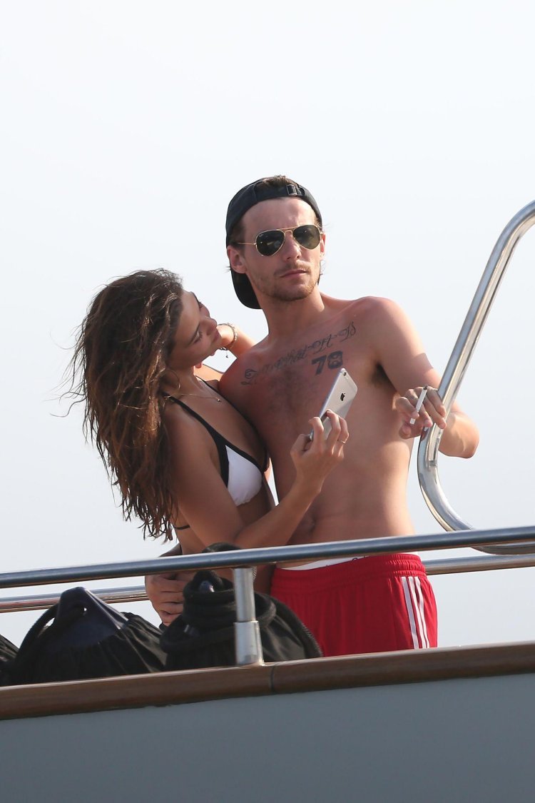 Daniel Campbell in Bikini