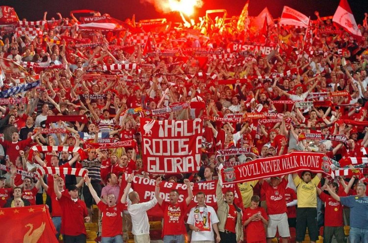 Fans of the Liverpool Tribune Enfield