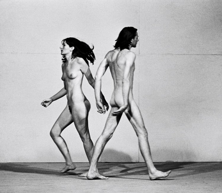 Marina Abramovich performance naked