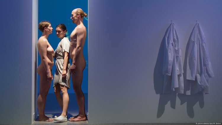 Abramovich Marina Perfomanes NAKED