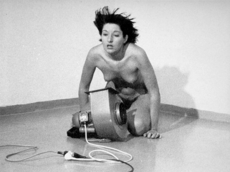 Marina Abramovich Perfomanes 1974 Naked