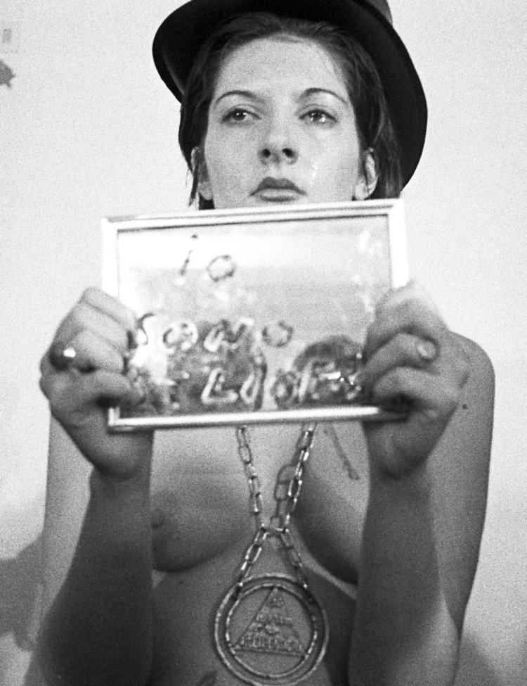 Marina Abramovich Rhythm 0 1974