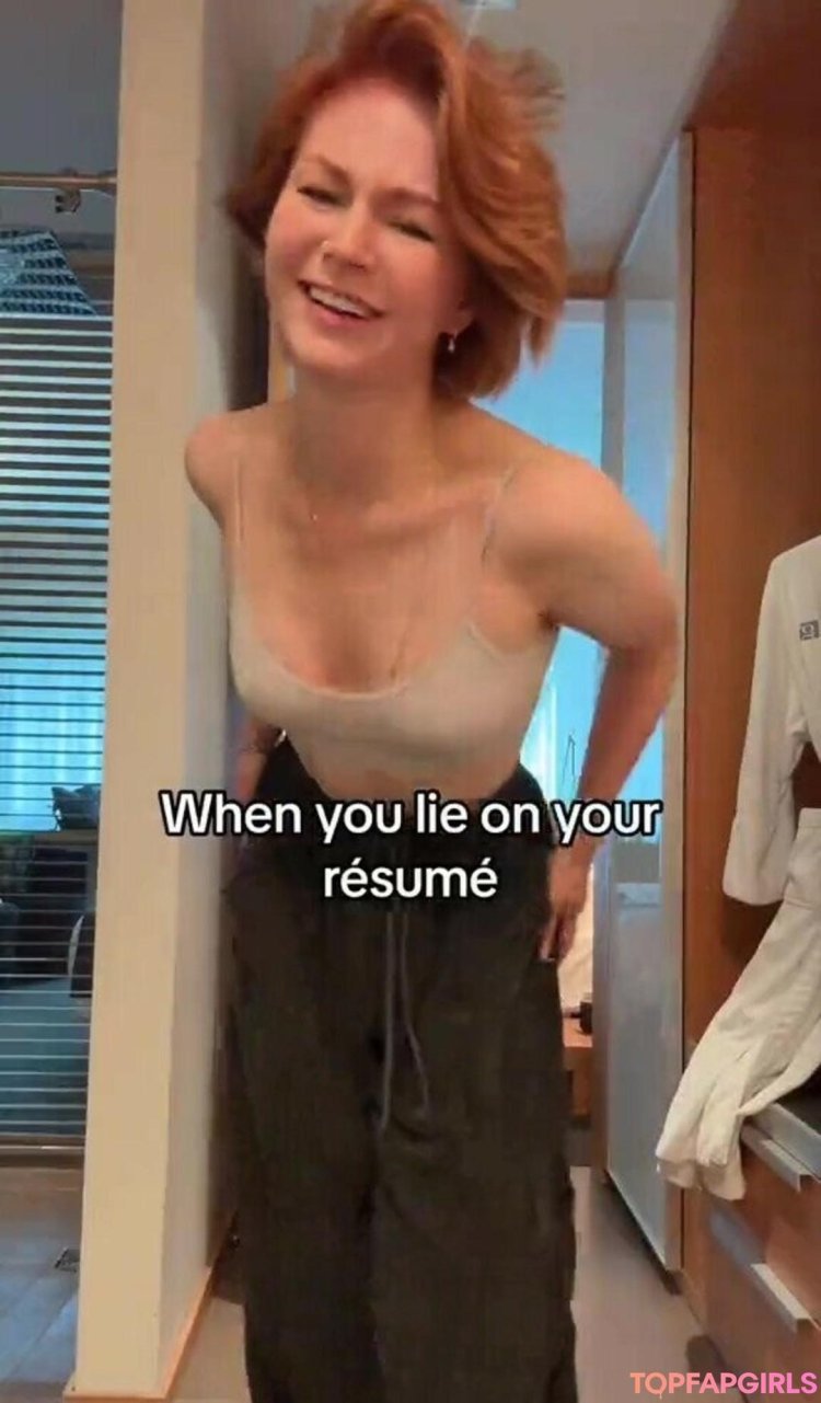 Kallmekris in a swimsuit