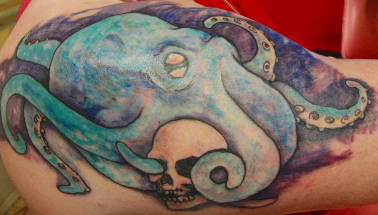 Piasular machine with a tattoo octopus