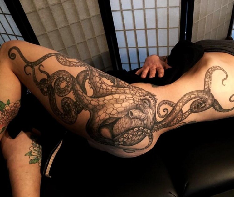 Tattoo octopus on the pope