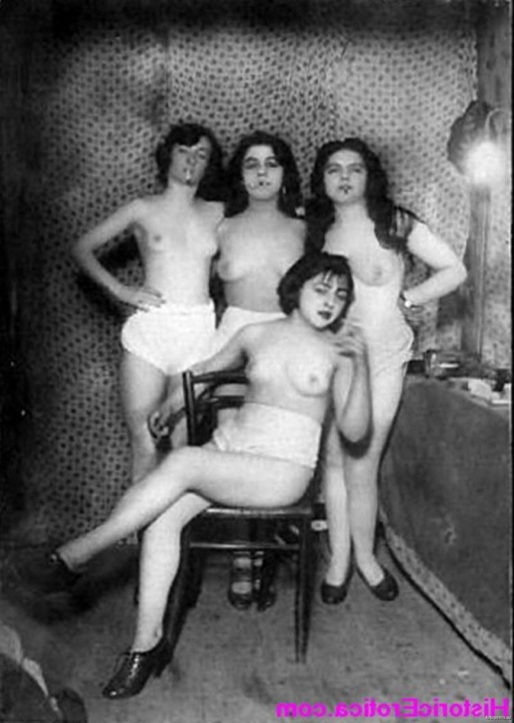 Naked ladies in the brothels of retro