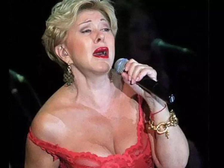 Lyubov Uspenskaya Decolle