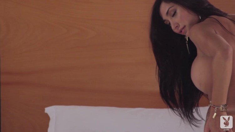 Belen lavallen naked in the bathroom