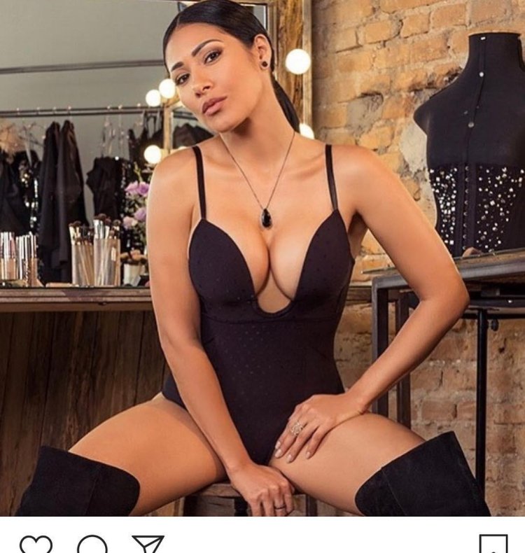 Simaria Mendes nua