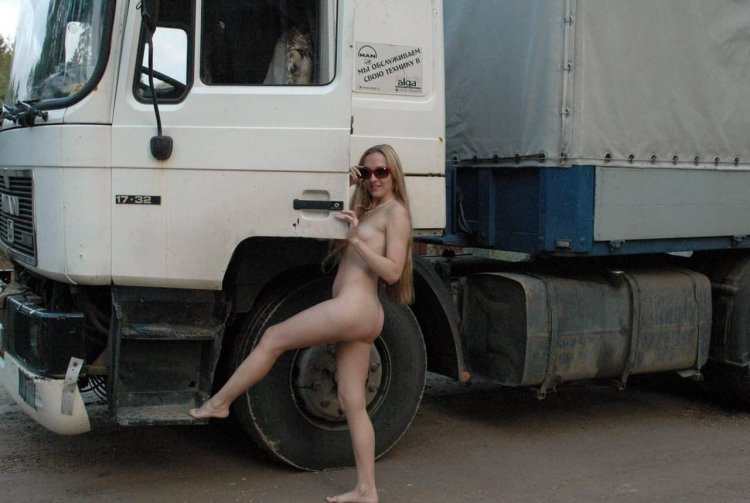 Truckers and naked women for free