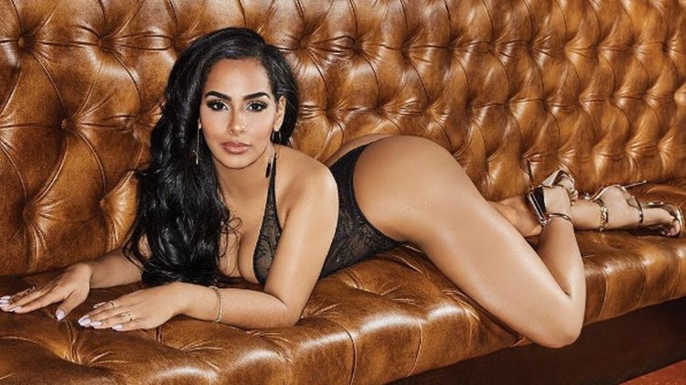 Naked Armenian women