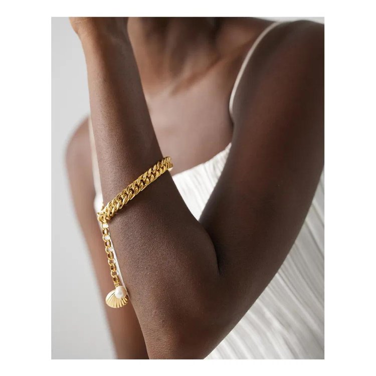 Bracelet on the shoulder