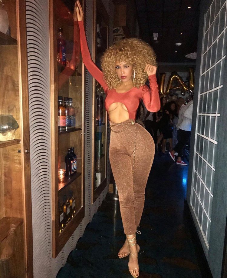 Aisha Thalia in Transparent Studs