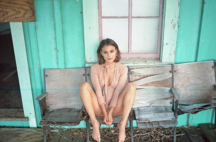 Natalie Kelly Erotic photos