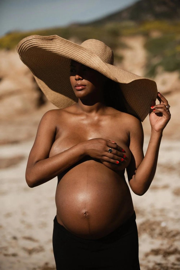 Naked pregnant women