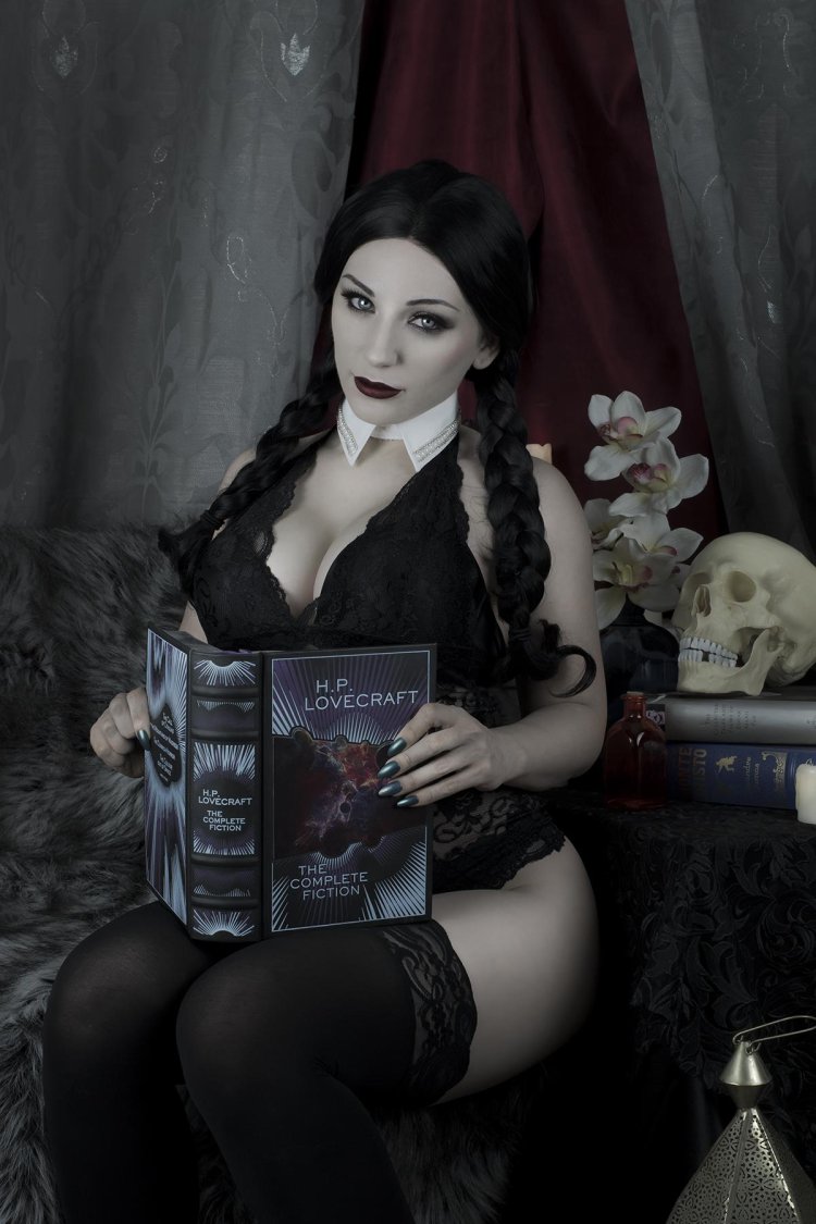 Wansdi Addams Cosplay