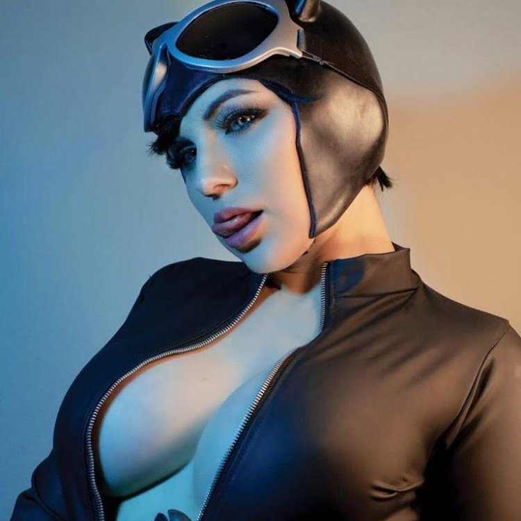 Jennifer Van Damzel Cosplay