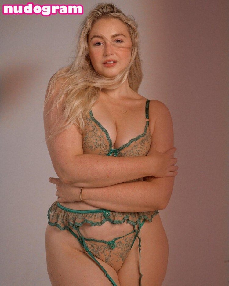 Iskra Arabella Lawrence Nu